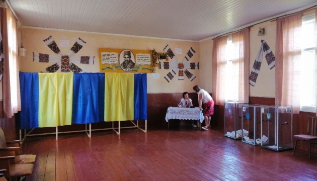 На Львівщині проголосувати без паспорта намагалися 12 виборців, серед них - священник