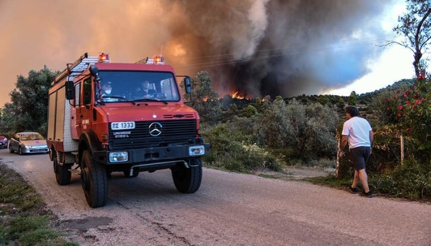 У Греції гасять велику лісову пожежу