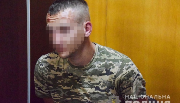У Миколаєві затримали військового, який грабував жінок