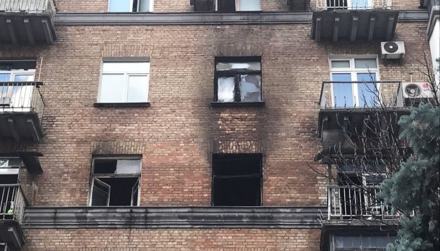 У центрі Києва горіла багатоповерхівка: евакуювали 12 осіб, загинула людина