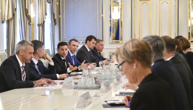 Zelensky se reúne con embajadores de los países del G7 y jefes de las misiones de la UE y la de la OTAN
