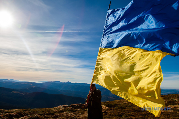 Чому патріотична традиція піднімати прапор Говерлі перетворюється на загрозу для найвищої гори країни?
