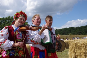 Етнофестиваль під мандаринівку на кістках простих будинів