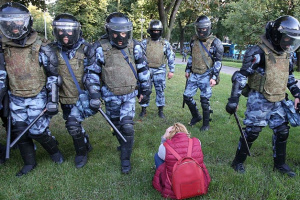 Россия. На еженедельные акции оппозиции - ежедневные репрессии власти
