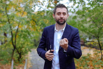 Арахамія пропонує на певний