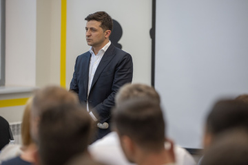 Зеленський заявляє, що у соцмережах побільшало фейкових сторінок Офісу Президента