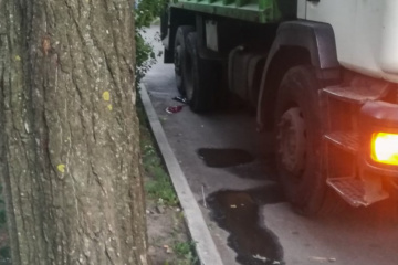 У Києві сміттєвіз збив чоловіка на смерть