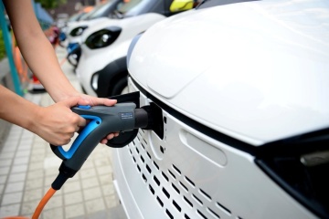 Продажі китайських електромобілів впали вперше за два роки