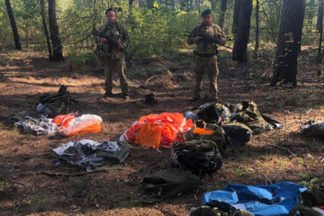 В Україну хотіли переправити парашути з Росії