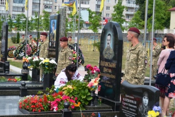 У Житомирі в День Державного Прапора вшанували загиблих на Донбасі військових