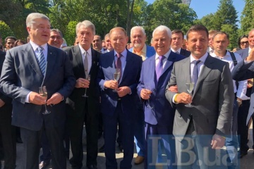 П’ять президентів у Маріїнському палаці: Зеленський проводить святковий прийом