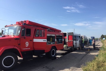 На Дніпропетровщині маршрутка зіткнулася з фурою, у лікарні - 13 осіб