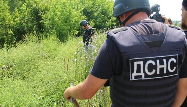 Over 30 mines found near destroyed bridge in Stanytsia Luhanska