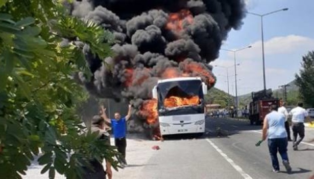 У Туреччині загорівся пасажирський автобус, 5 загиблих