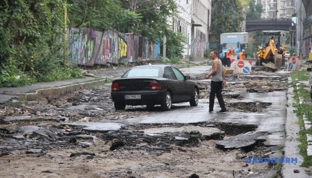 В Одесі нічний ураган повалив десятки дерев, обірвав дроти