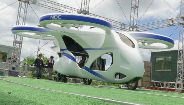 В Японії представили летючий автомобіль, схожий на дрон