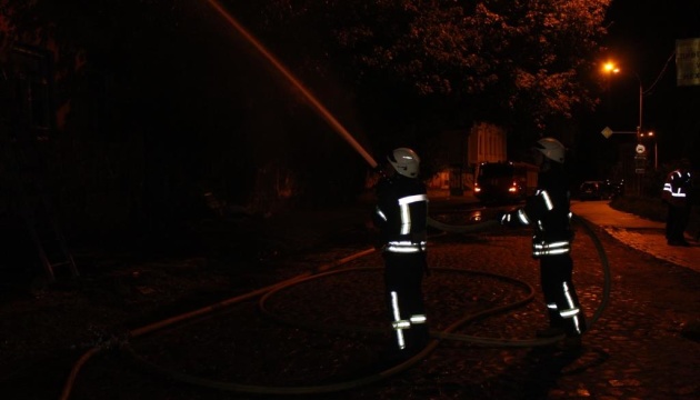 У Києві на Подолі горів двоповерховий будинок