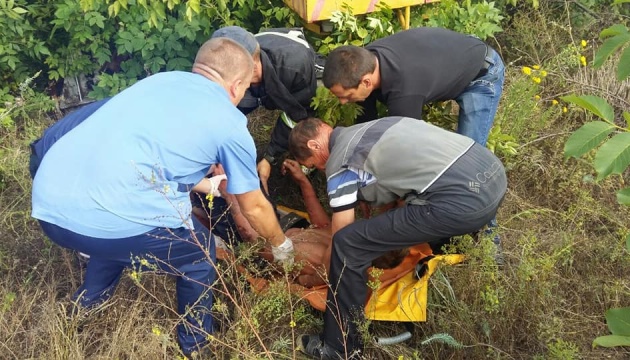 Небезпечне селфі: на Миколаївщині непритомного підлітка зняли з електроопори