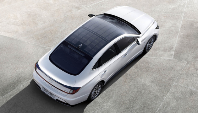 Hyundai представила свій перший автомобіль із сонячним дахом