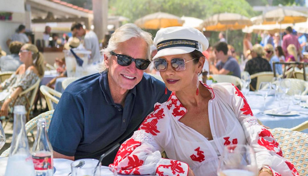 Catherine Zeta-Jones spotted wearing Ukrainian embroidery shirt