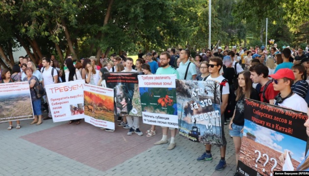 У Сибіру через лісові пожежі зібрався мітинг