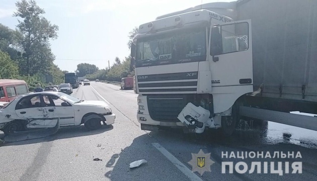 На Харківщині чотири авто потрапили у ДТП, є постраждалий