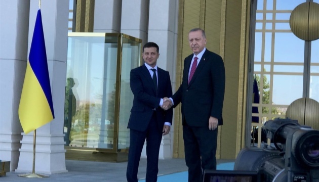 Zelensky invites Turkey to rebuild Donbas infrastructure