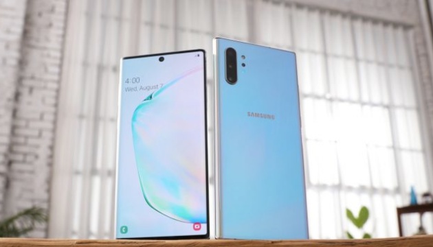 Samsung представив два нові смартфони