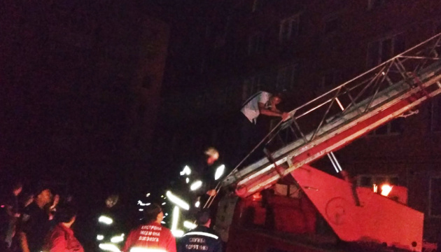 У Вінниці під час пожежі у житловому будинку евакуювали 40 осіб