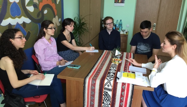 Джапарова розповіла іноземним студентам про ситуацію в окупованому Криму