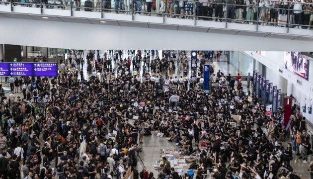 Аеропорт Гонконгу обмежив вхід у термінали через протести