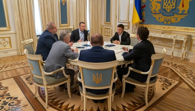 Зеленський зустрівся на Банковій із представниками кримських татар