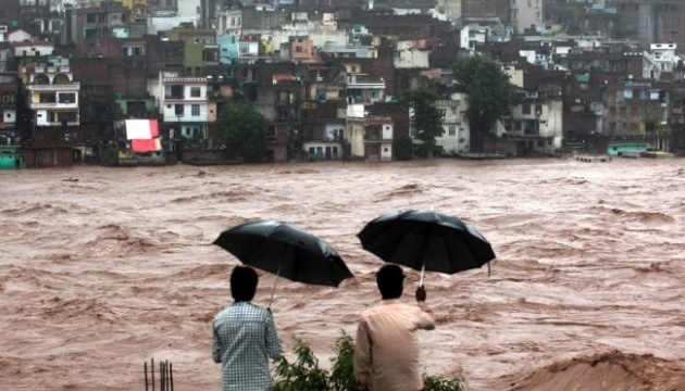В результаті повеней і зсувів в Індії загинули 42 особи