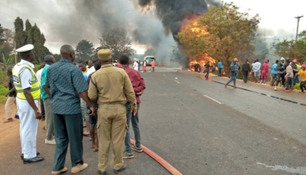 У Танзанії вибухнув бензовоз: 57 загиблих