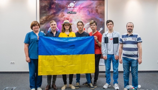 Українські школярі вибороли дев'ять медалей на наукових олімпіадах