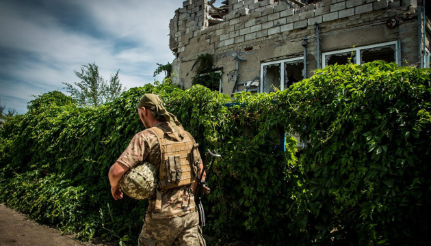 Donbass: Besatzer verletzen 23 Mal die Waffenruhe, ein Soldat gefallen