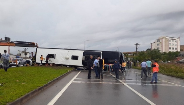 У Туреччині перекинувся пасажирський автобус: один загиблий, десятки постраждалих