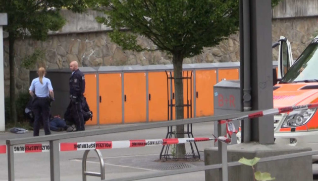У Німеччині чоловік напав з ножем на людей на вокзалі, є жертви