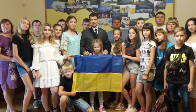 Маленькі українці з Ніжина та Львова, які відпочивають в Латвії, побували в Посольстві України