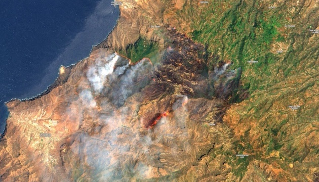 Масштабну лісову пожежу на Канарах зняли з космосу