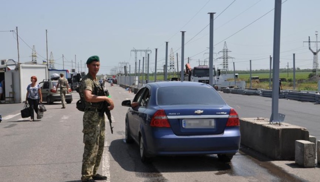 У пунктах пропуску на Донбасі у чергах – 230 авто