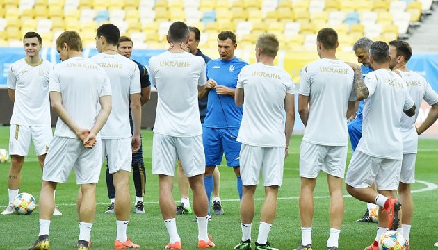 Збірна України з футболу розпочне збір із відкритого тренування на “Олімпійському”