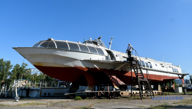 У Запоріжжі намагаються відновити останній в Україні човен на підводних крилах