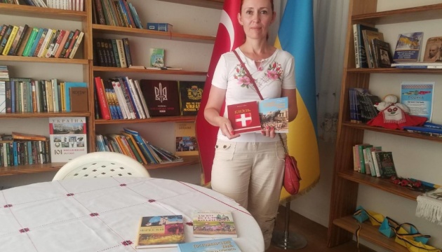 Українська бібліотека в Анталії поповнилася новими книгами про Україну