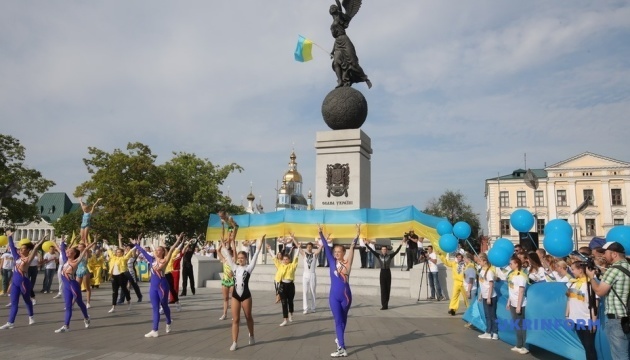 Харків відсвяткував День Прапора танцювальним флешмобом 