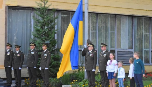 Державний Прапор у Чернігові підняли військові та діти загиблих бійців