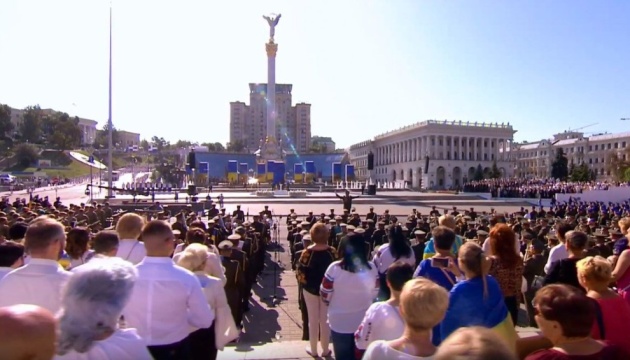 Зеленський на Майдані Незалежності оголосив хвилину мовчання за загиблими