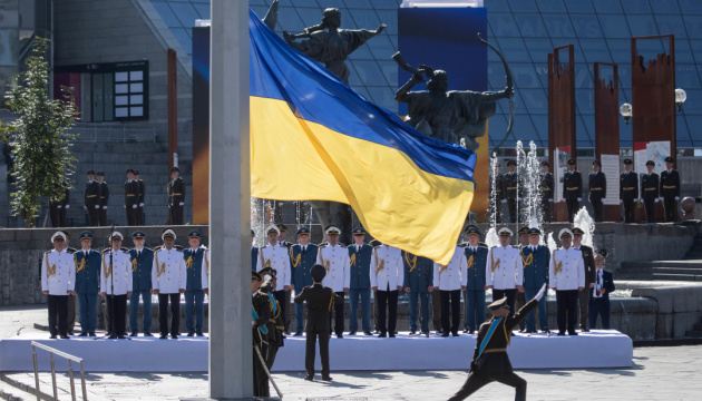 На Майдані урочисто підняли Державний Прапор
