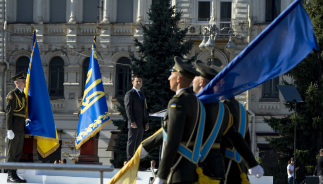 La plupart des Ukrainiens font confiance à Zelensky, Razoumkov et à l'armée