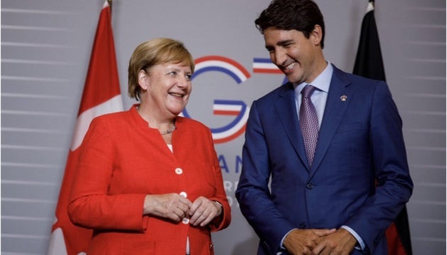 Trudeau y Merkel instan a Ucrania a continuar con las reformas